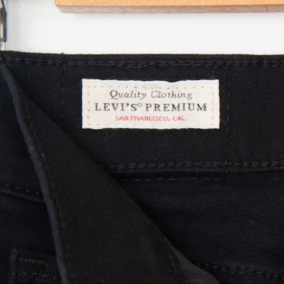 NWOT Levi’s 724 HIGH RISE STRAIGHT FIT WOMEN'S JEANS in Black - Picture 5 of 10